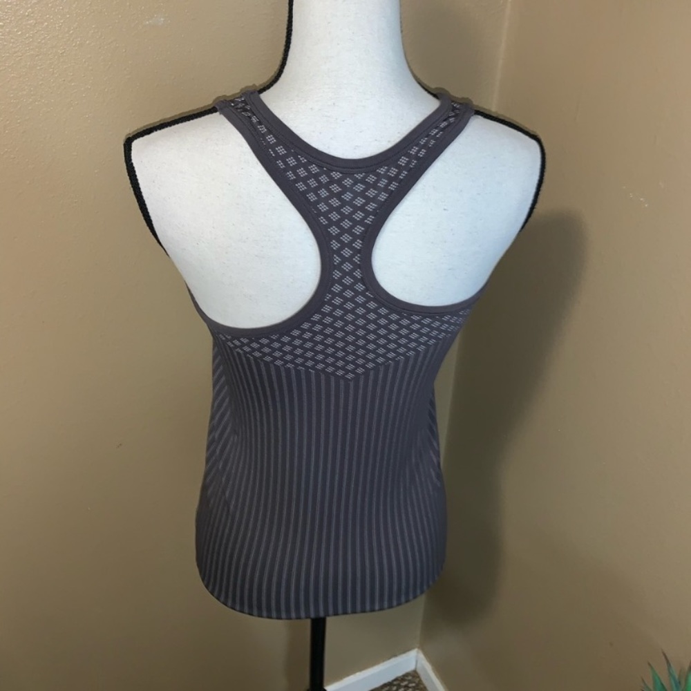 Athleta gray medium GUC racerback gym tank top - Picture 4 of 7